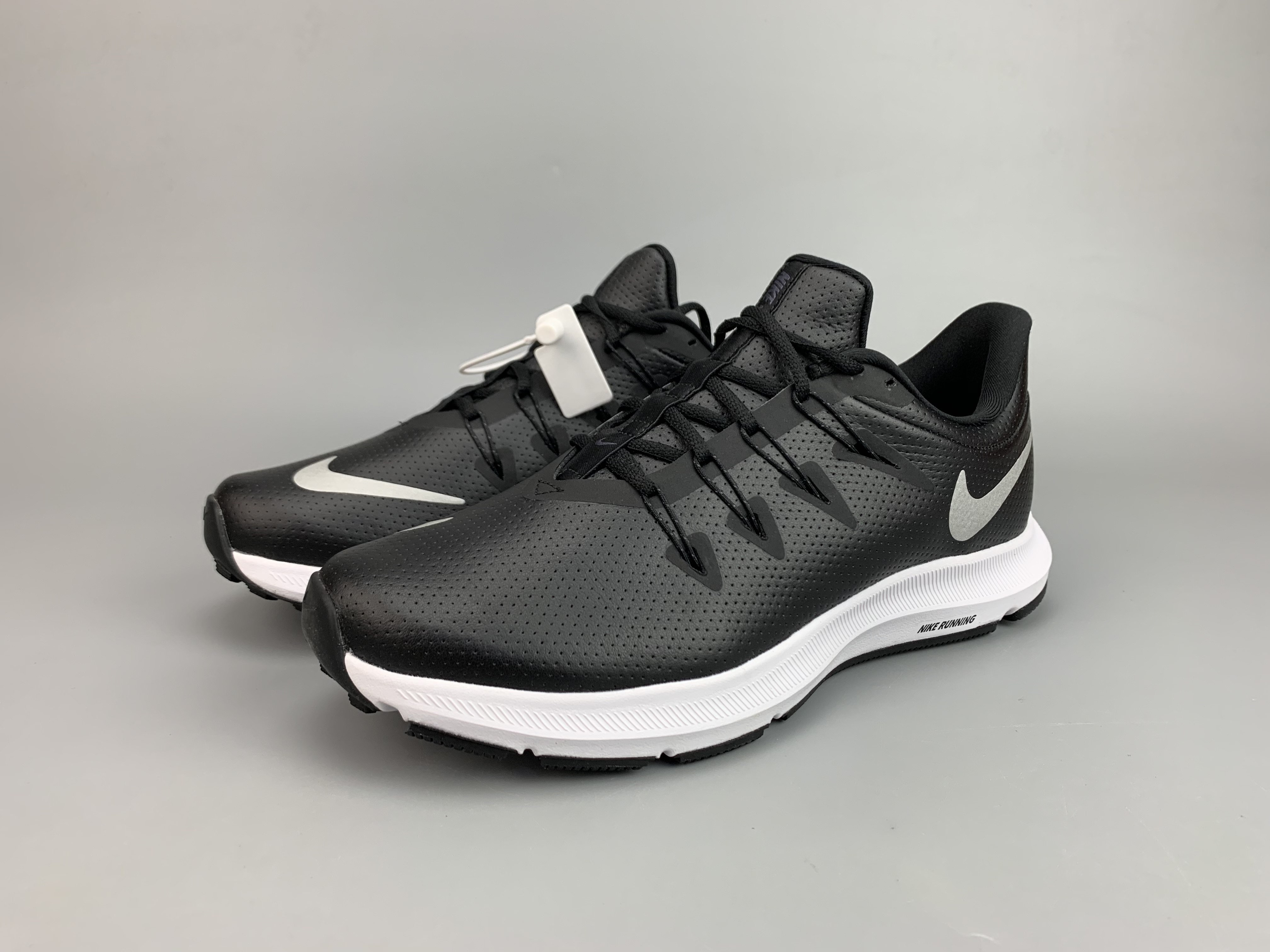 Nike Quest II Leather Black White Running Shoes